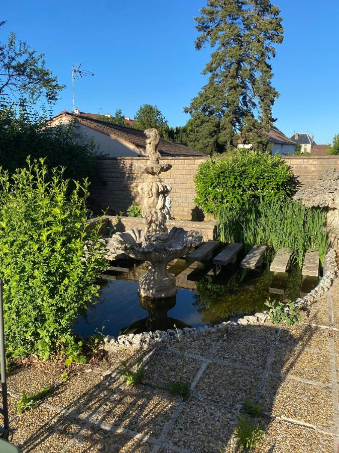 Maison Spacieuse Et Autonome Au Centre-Ville De Tournus Bagian luar foto